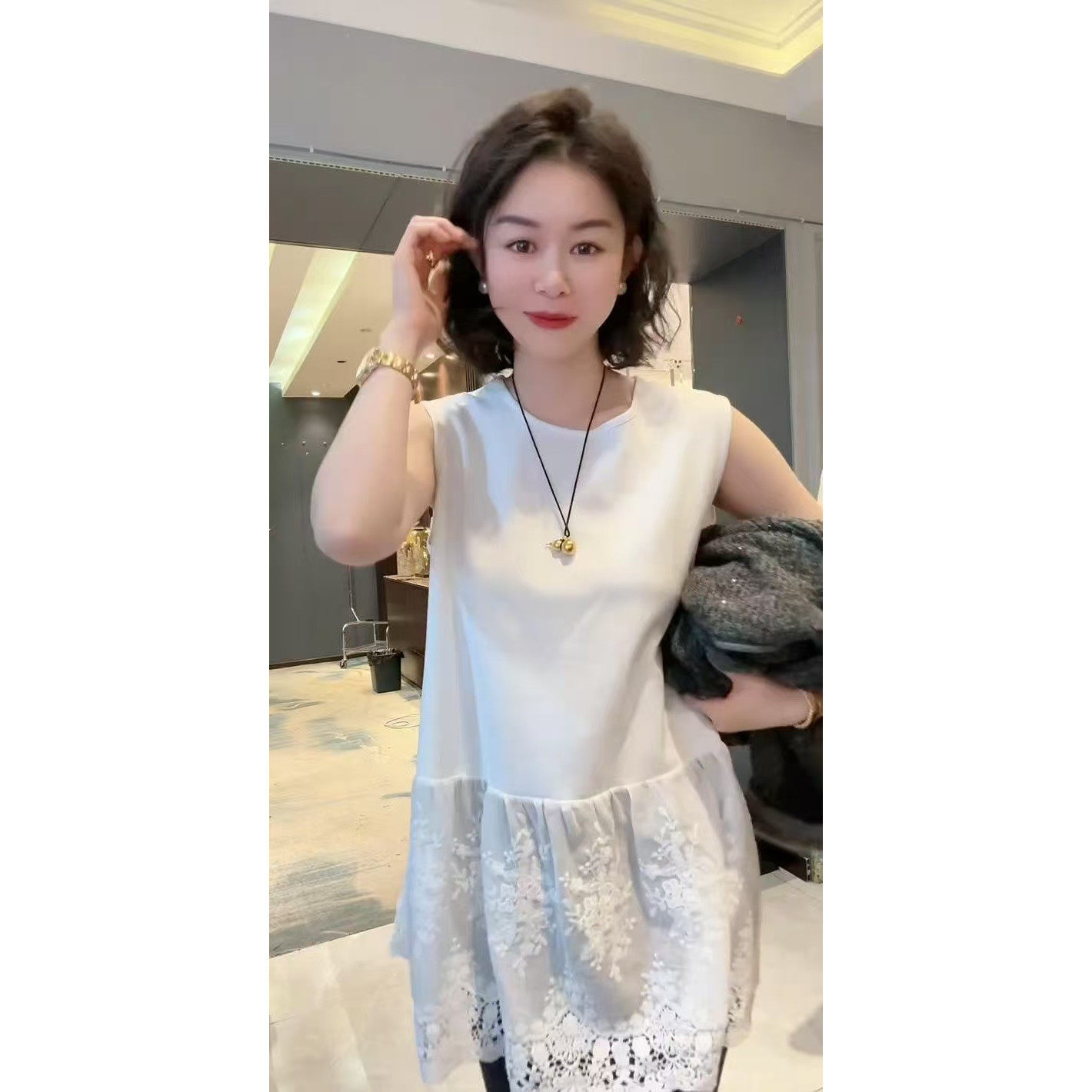 蕾丝拼接无袖背心女白色中长款叠穿百搭内搭打底衫上衣宽松