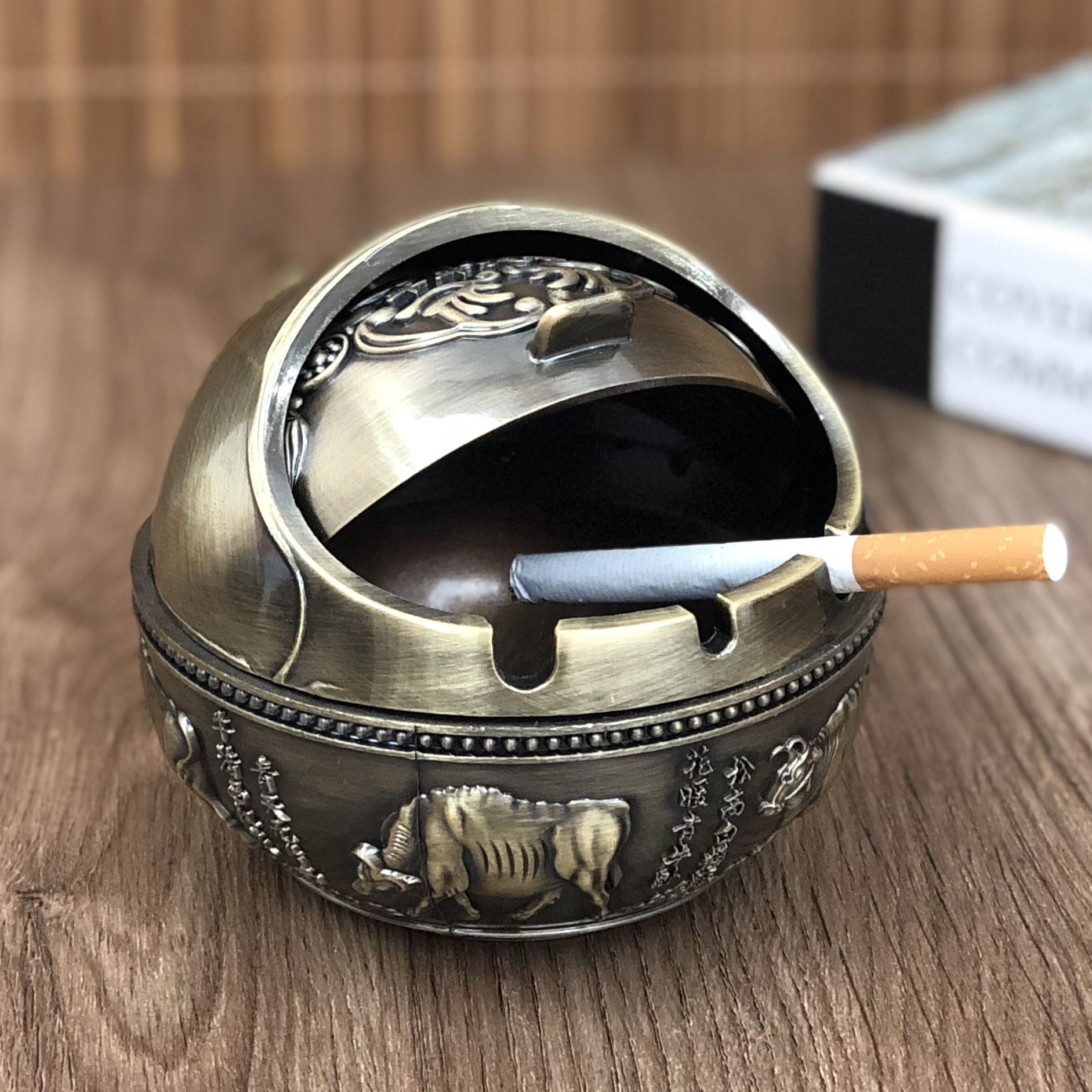 烟灰缸家用客厅带盖防飞灰办公室创意个性复古轻奢高级感金属摆件