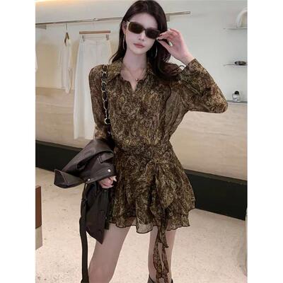 早秋流行穿搭碎花系带长