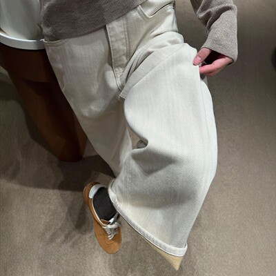 米白色人字纹微喇牛仔裤