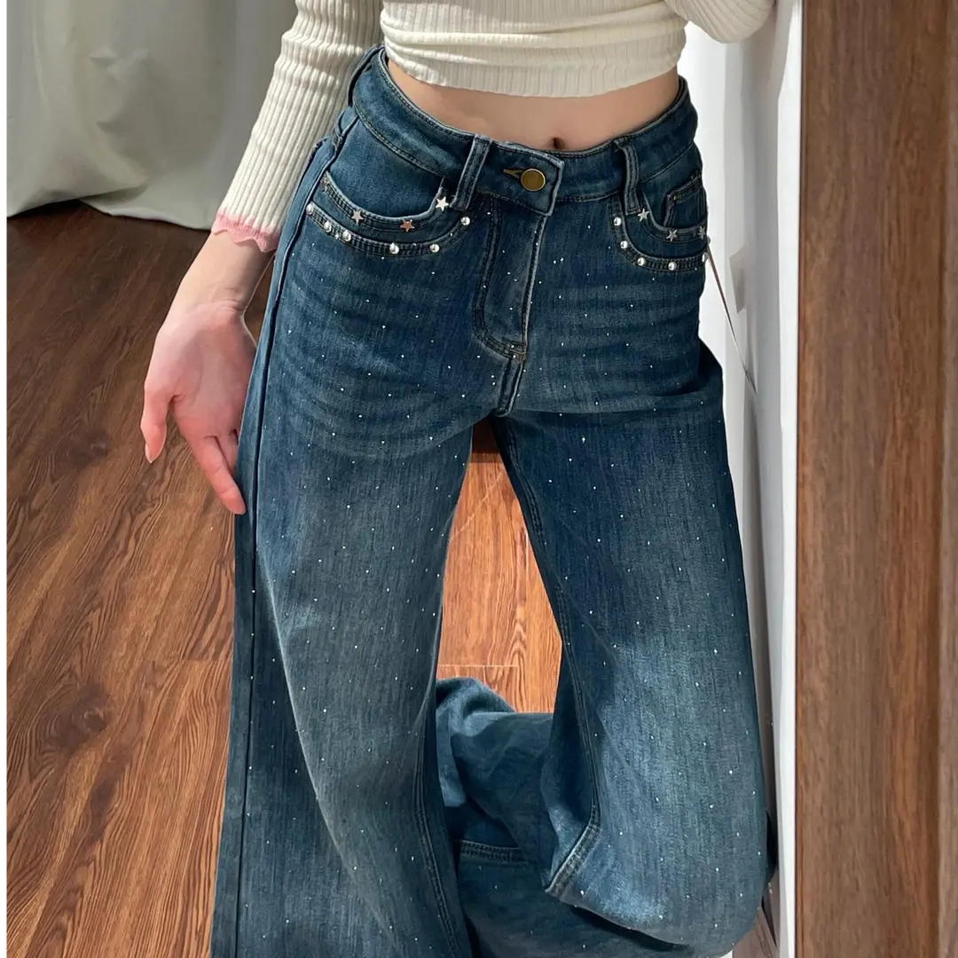 Fee1 Young服饰店烫钻微喇牛仔裤女2025冬季新款显瘦高级感直筒裤