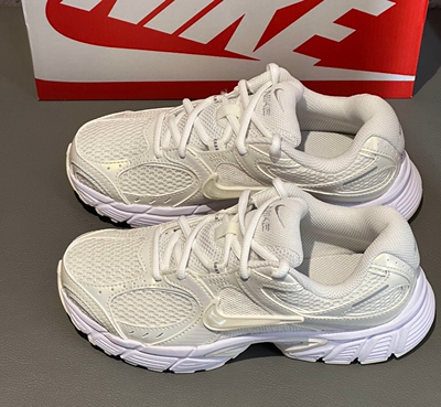 耐克Nike V5 RNR女子舒适时尚织物低帮透气休闲跑步鞋 IH6355-047