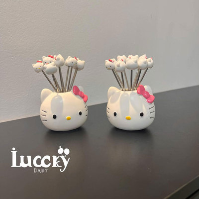 吃的水果叉都是kitty味的咯