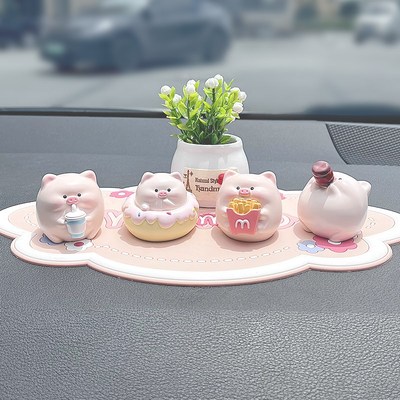 速发汽车2024新款可爱猪猪车载摆件中控台生车内装饰创意萌趣味饰