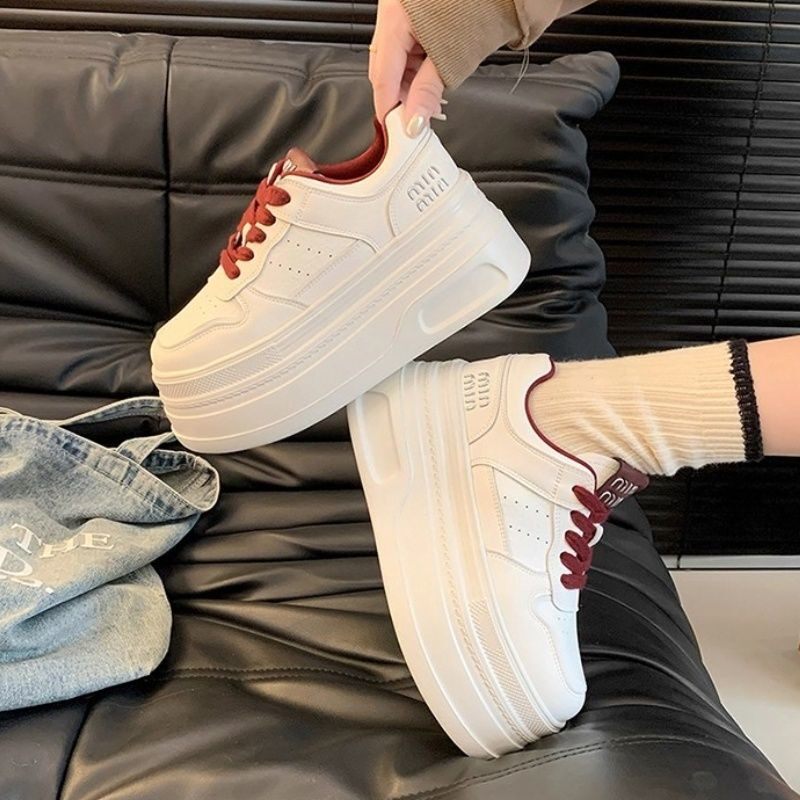 小白鞋女2026夏季新款爆款百搭今年流行的厚底休闲内薄款板鞋