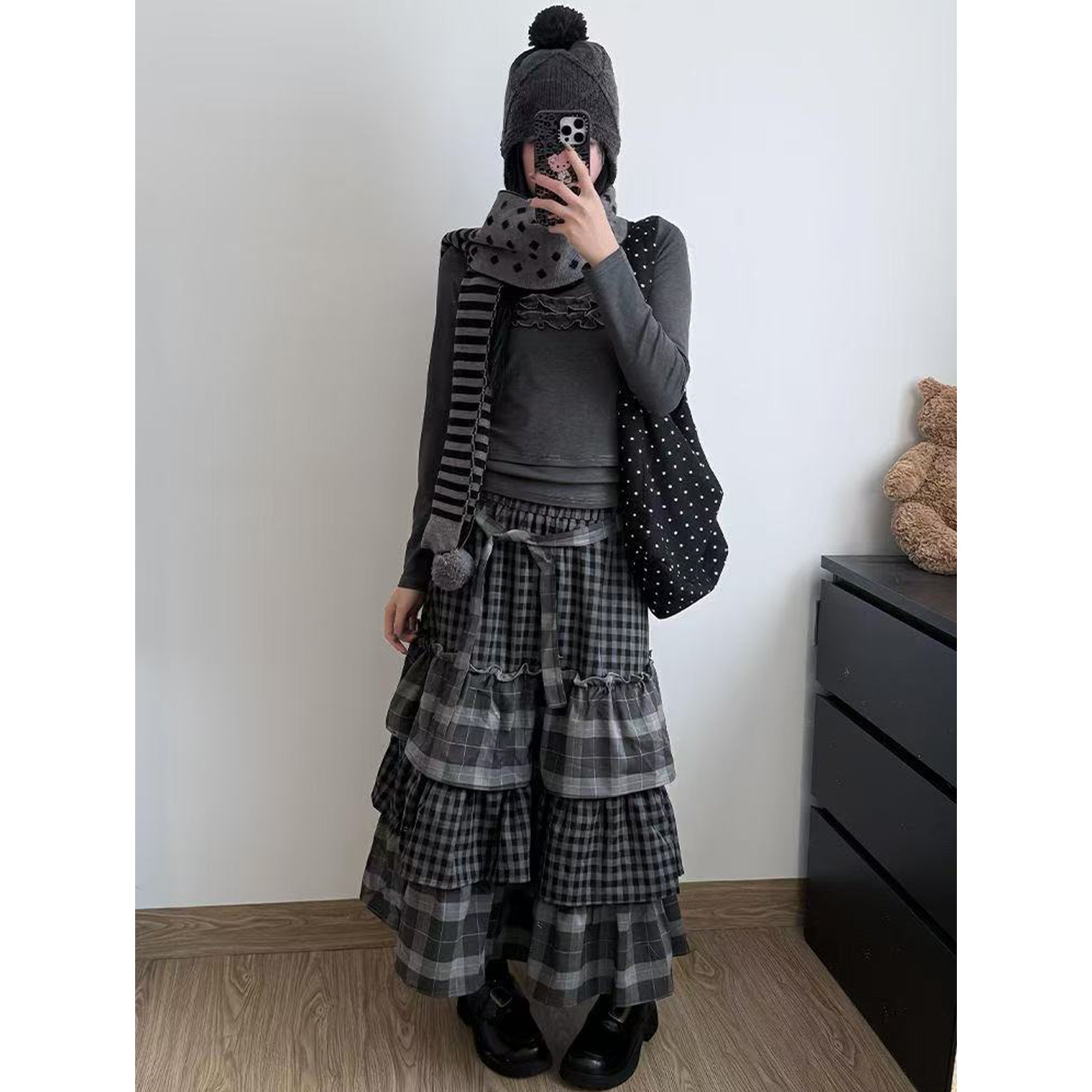 日系黑灰格子松紧腰蛋糕裙女秋季复古拼接木耳边休闲半身裙中长裙