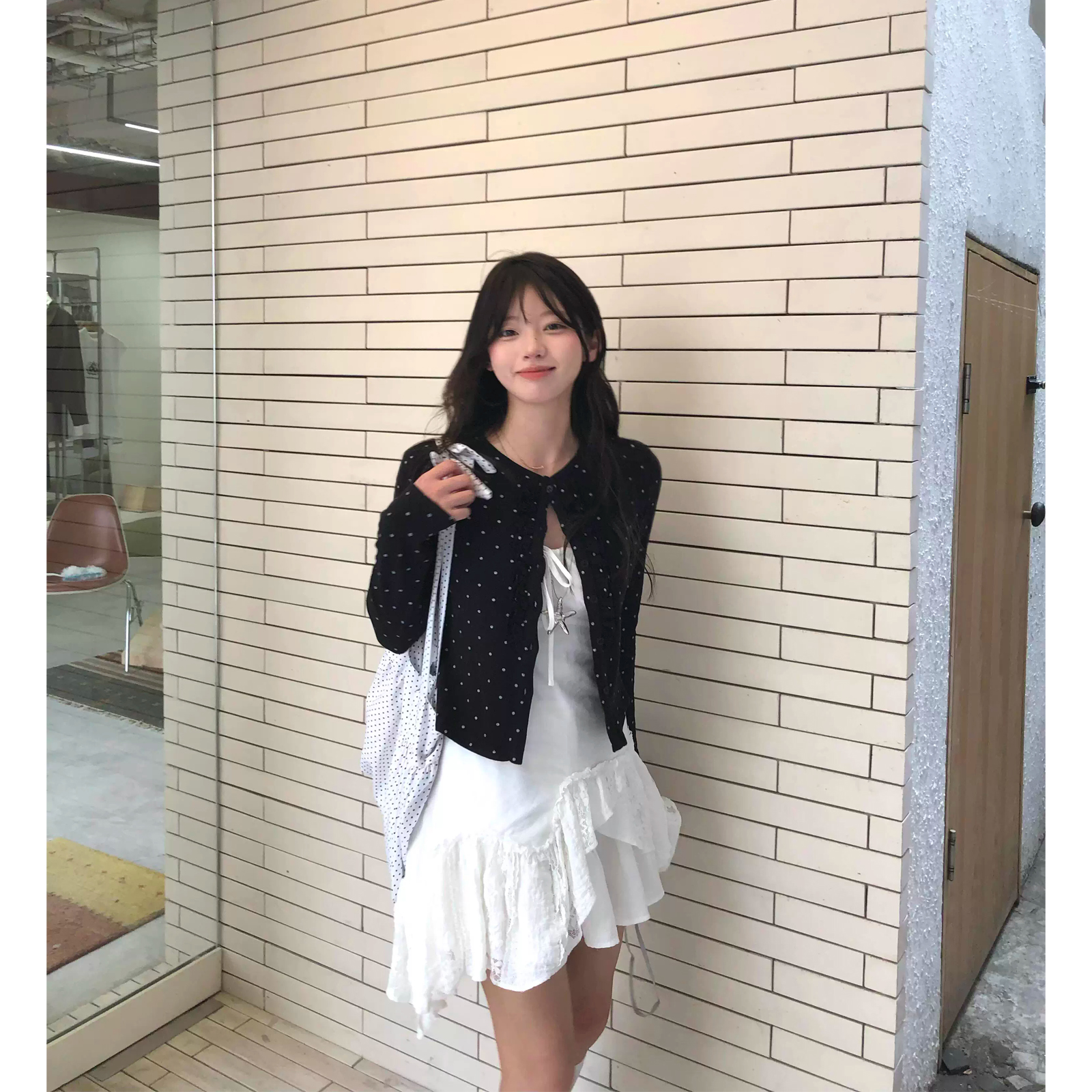 甜美黑色波点拼接木耳边针织开衫