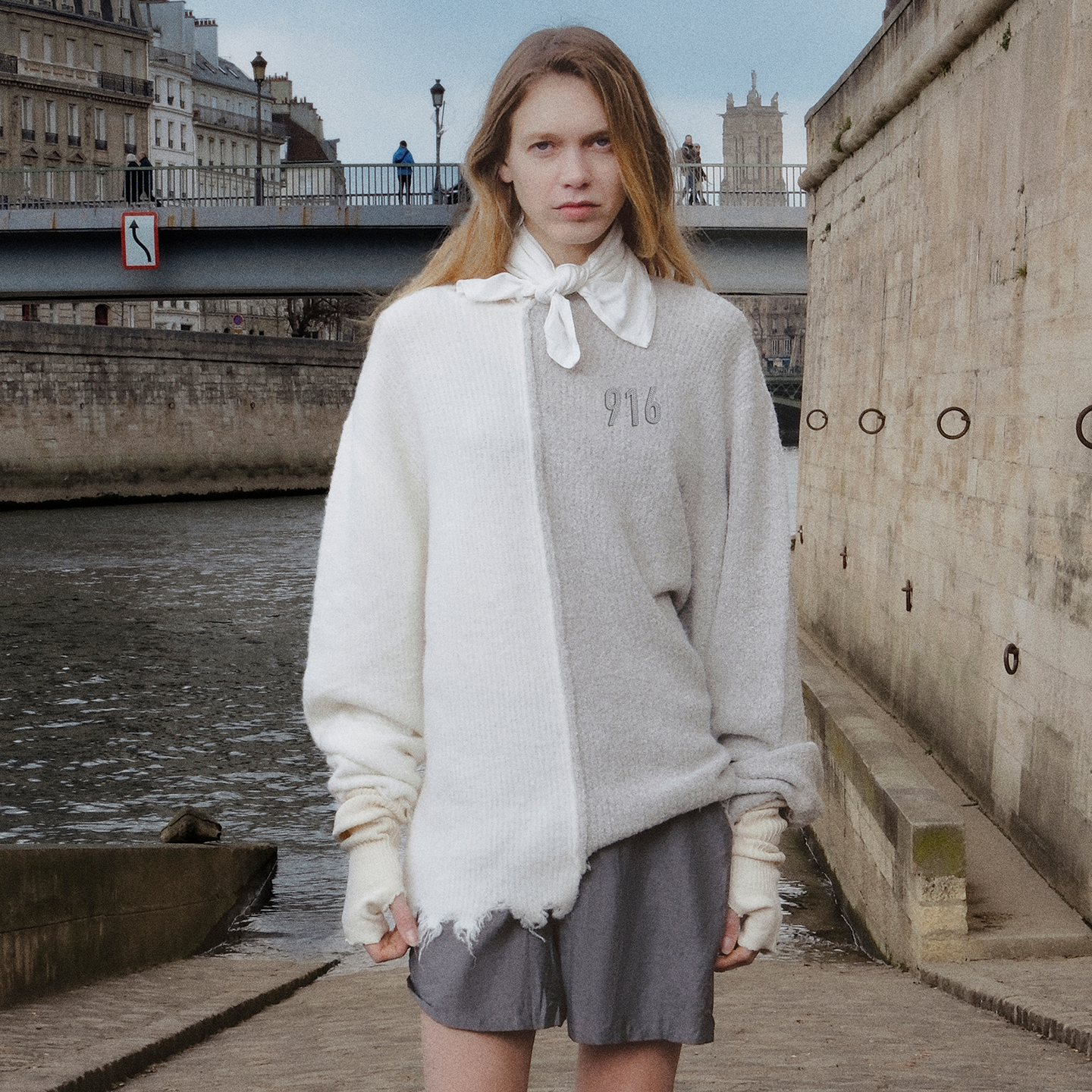 GOODBAI 916 logo贴布圆领撞色拼接破坏长袖针织衫