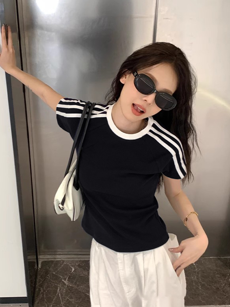 夏季新款三条杠圆领短袖女装显瘦