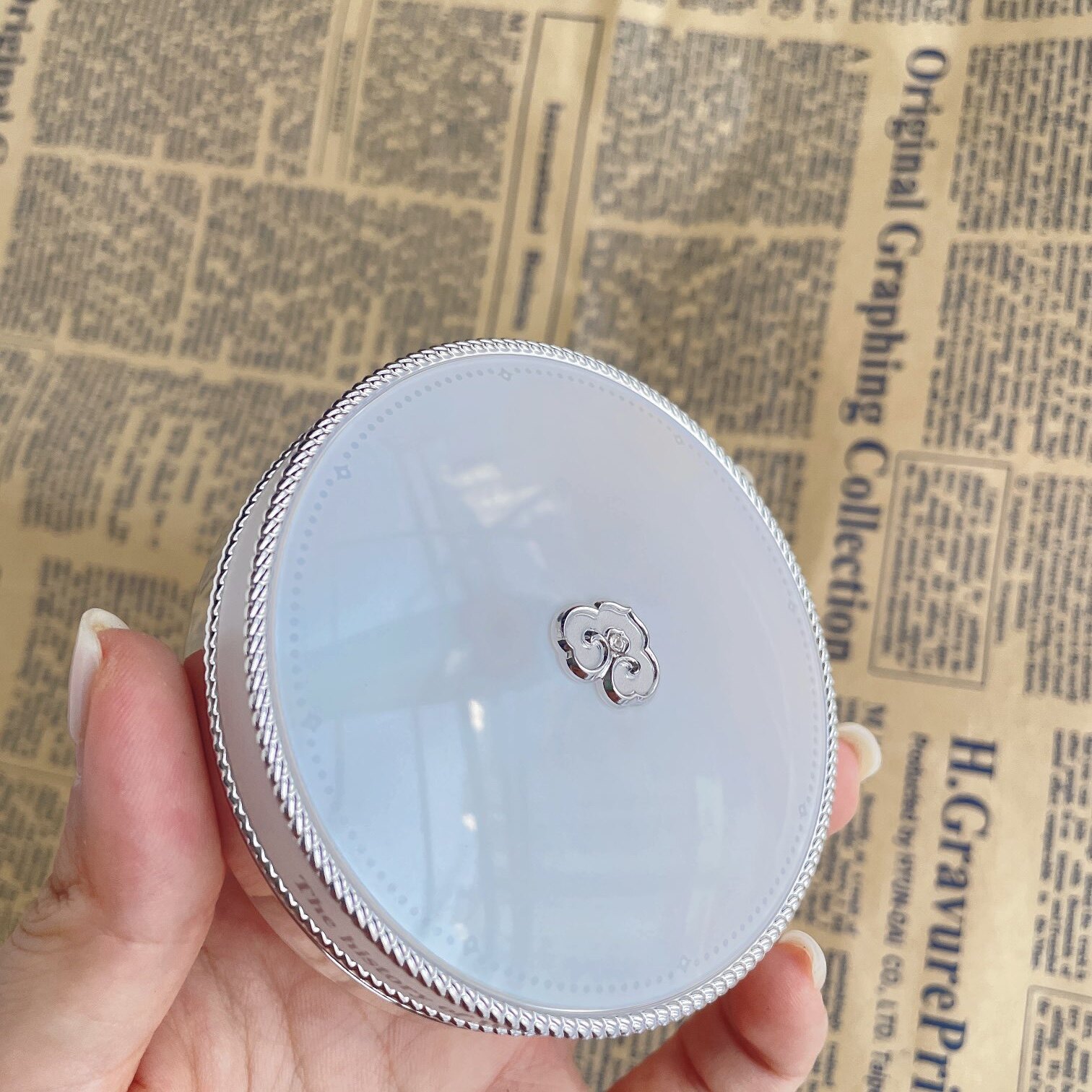 后拱辰享雪玉凝水氛光彩气垫