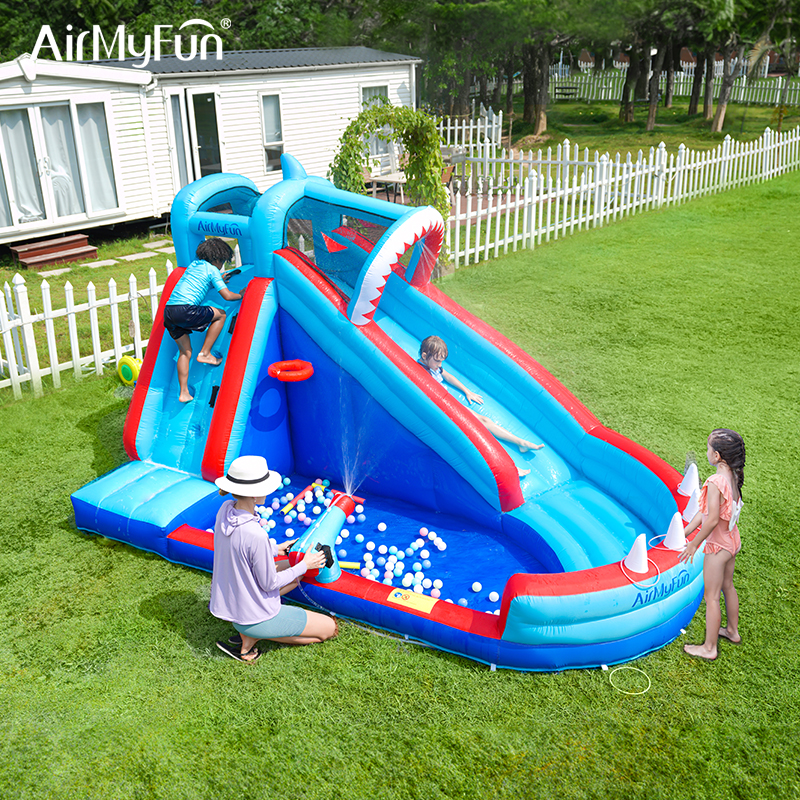 喷水鲨鱼滑梯小型儿童充气城堡