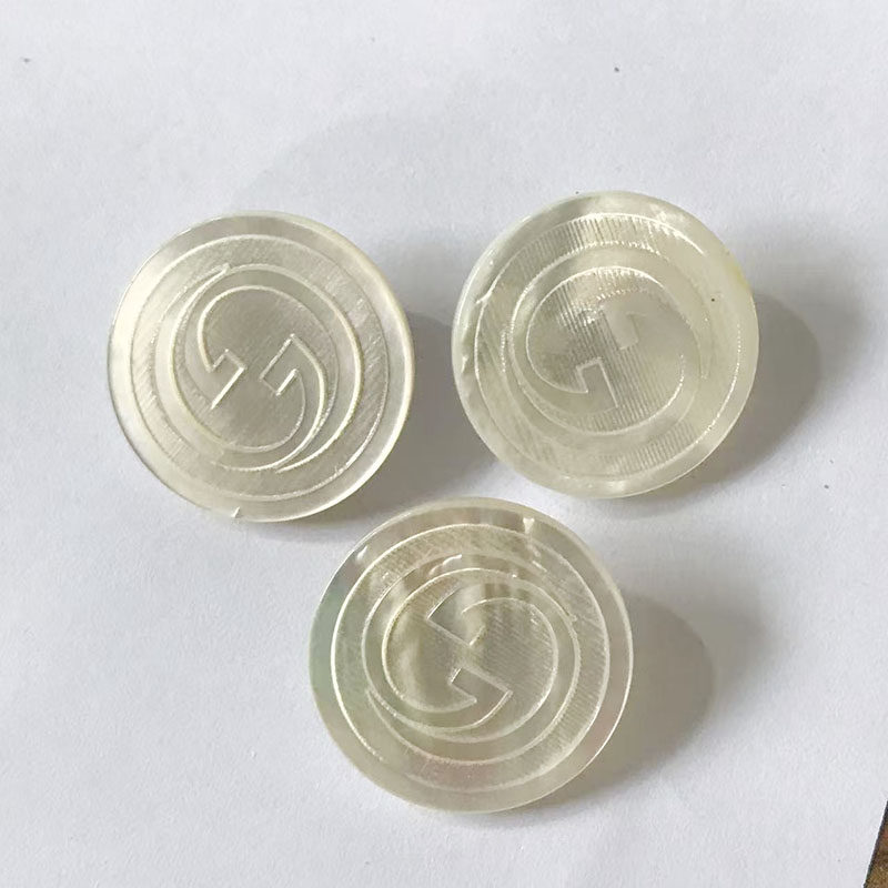 白碟双白雕刻图案贴金属脚钮创意特色百塔款 服装辅料饰品钮扣