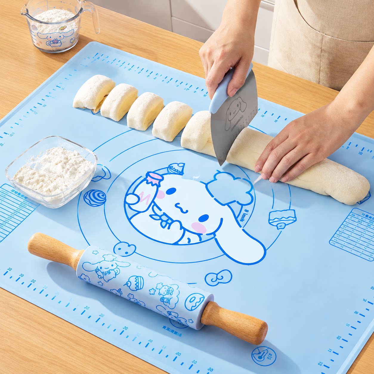 三丽鸥硅胶揉面垫子食品级面防滑擀面杖切面刀和面案板加厚防滑