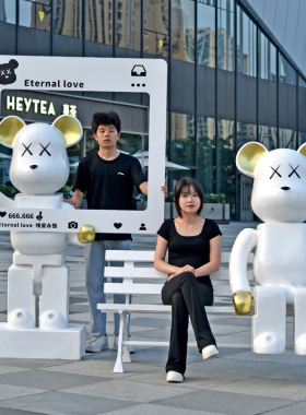 卡通积木熊雕塑公仔网红打卡装饰