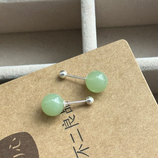 新款极简翠绿耳钉螺丝拧扣设计睡觉不用摘和田玉圆珠镶嵌绿珠耳饰