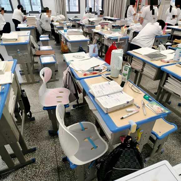 一年级坐垫适合久坐的坐垫小学生护腰坐垫高中生座椅靠背护腰神器