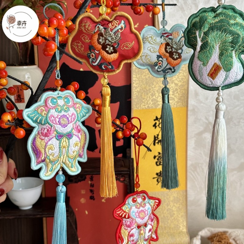 马年布艺刺绣流苏香包中国风年宵花福桶装饰新年挂件盆栽挂饰福包,鲜花速递/花卉仿真/绿植园艺,花艺材料,淘宝优惠券,粉丝福利购,淘宝优惠卷