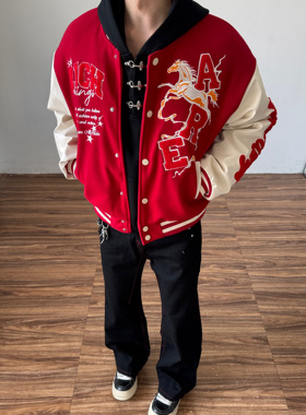 马年限定美式刺绣红色棒球服外套男2026新款夹棉加厚pu拼接夹克冬