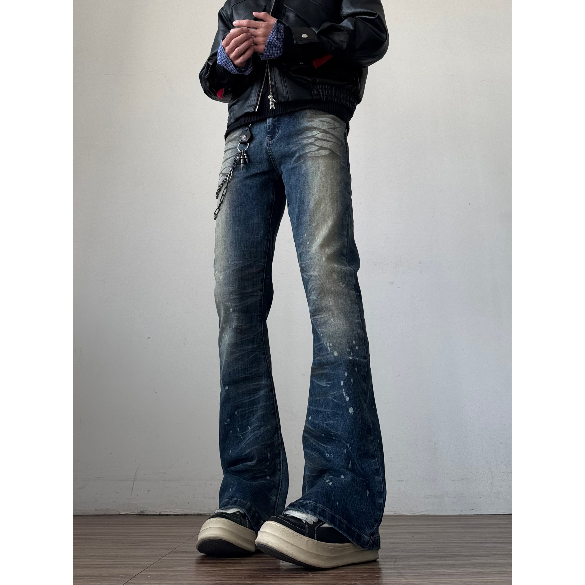 美式水洗泼墨脏染弯刀牛仔裤