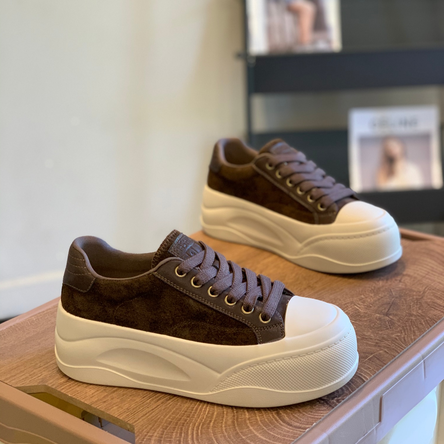 学院风复古高级感简约休闲小白鞋