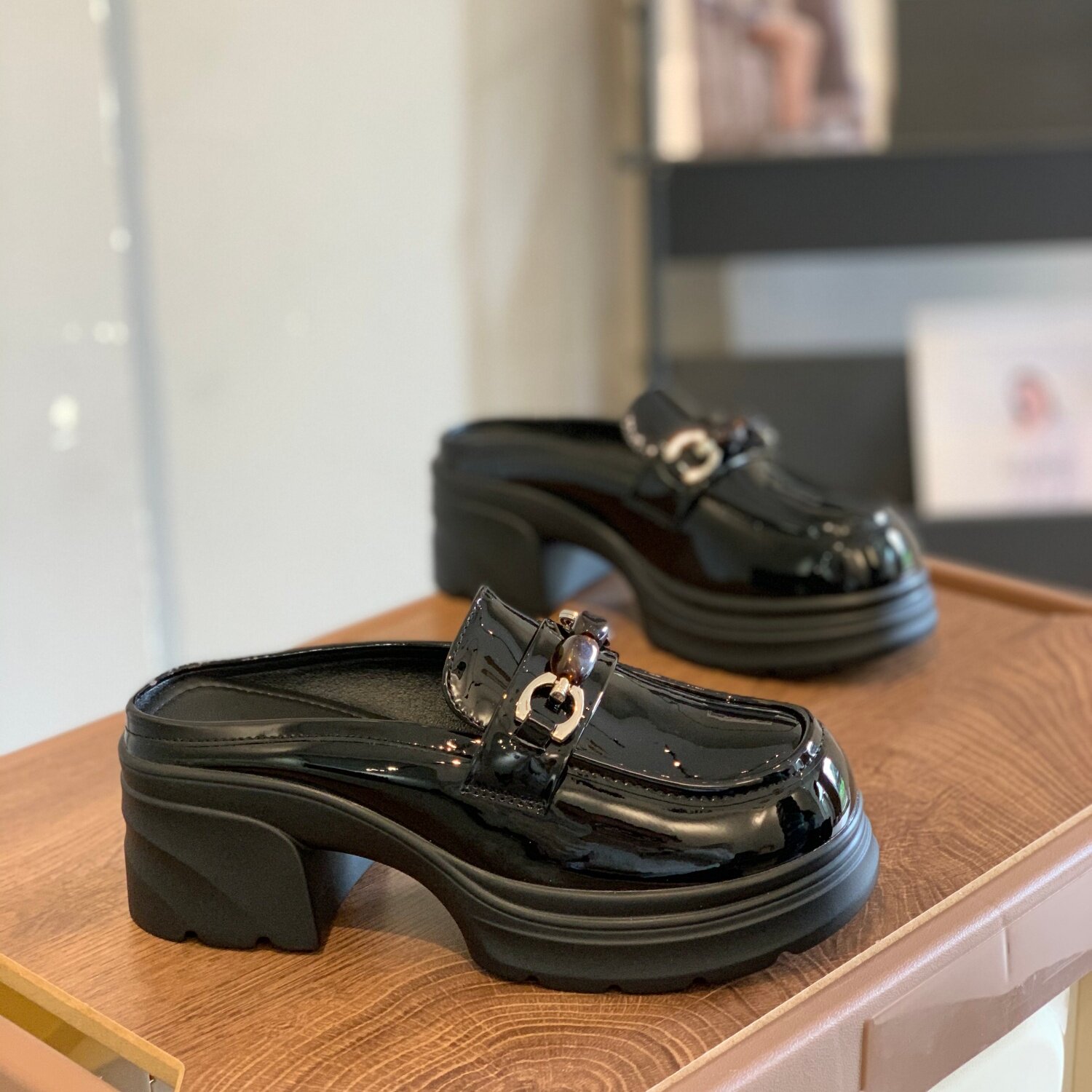 漆皮懒人外穿一脚蹬半拖鞋女2026夏季新款百搭小个子厚底乐福鞋