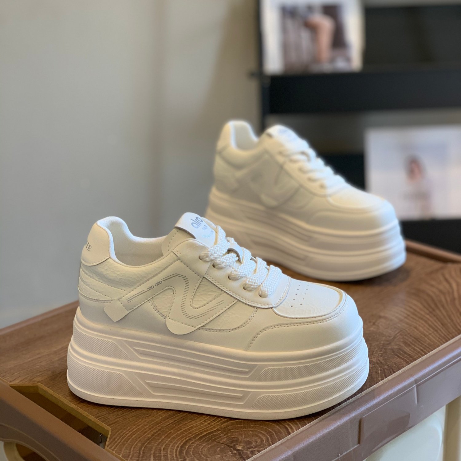 欧货小众爆款小白鞋女2026春季新款百搭内增高小个子8CM显高板鞋,女鞋,时尚休闲鞋,淘宝优惠券,粉丝福利购,淘宝优惠卷