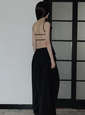 Aeaea 白色黑色原创百褶吊带露背上衣