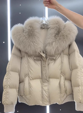 2025欧货高级感超好看今年流行米灰色毛领短款加厚棉服外套年新款