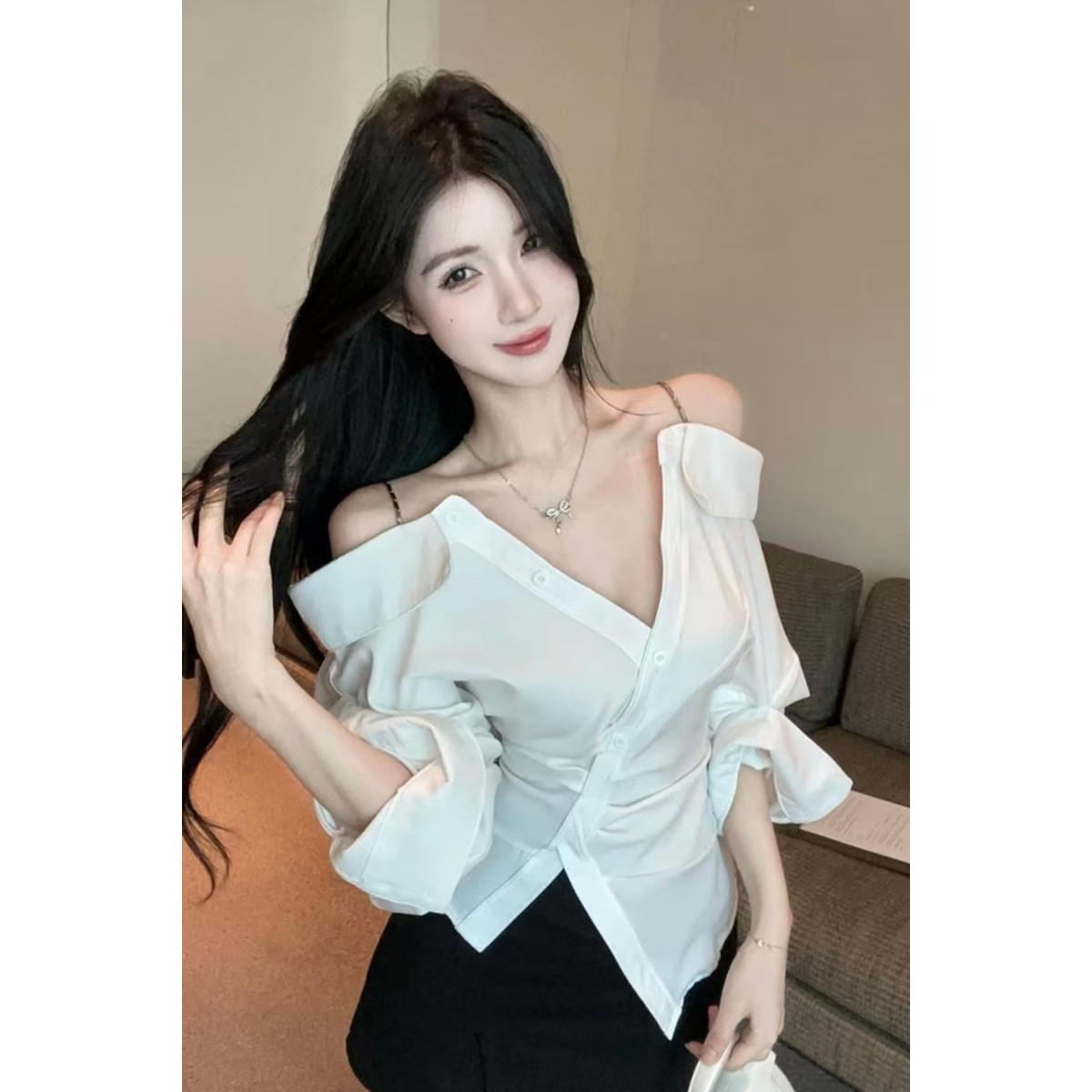 不规则v领白色衬衫女设计感小众秋季一字肩上衣高级感巨好看衬衣