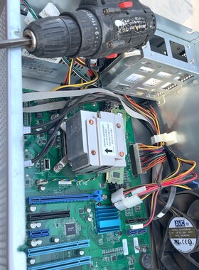 一台工控机IPC-3000SA5E3553 议价