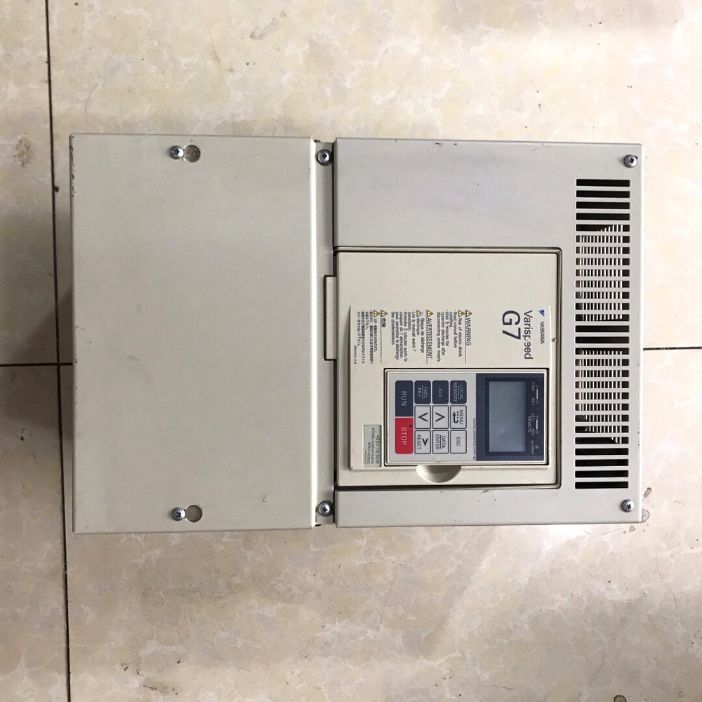 安川18.5KW变频器CIMR-G7A4018现货一台连接