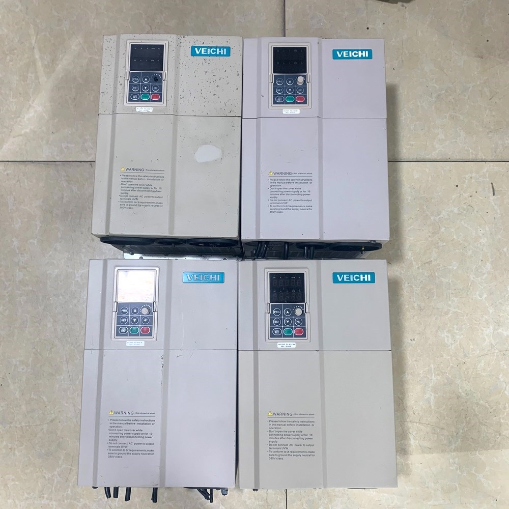 伟创变频器AC70T-T3-037-B37KW两台