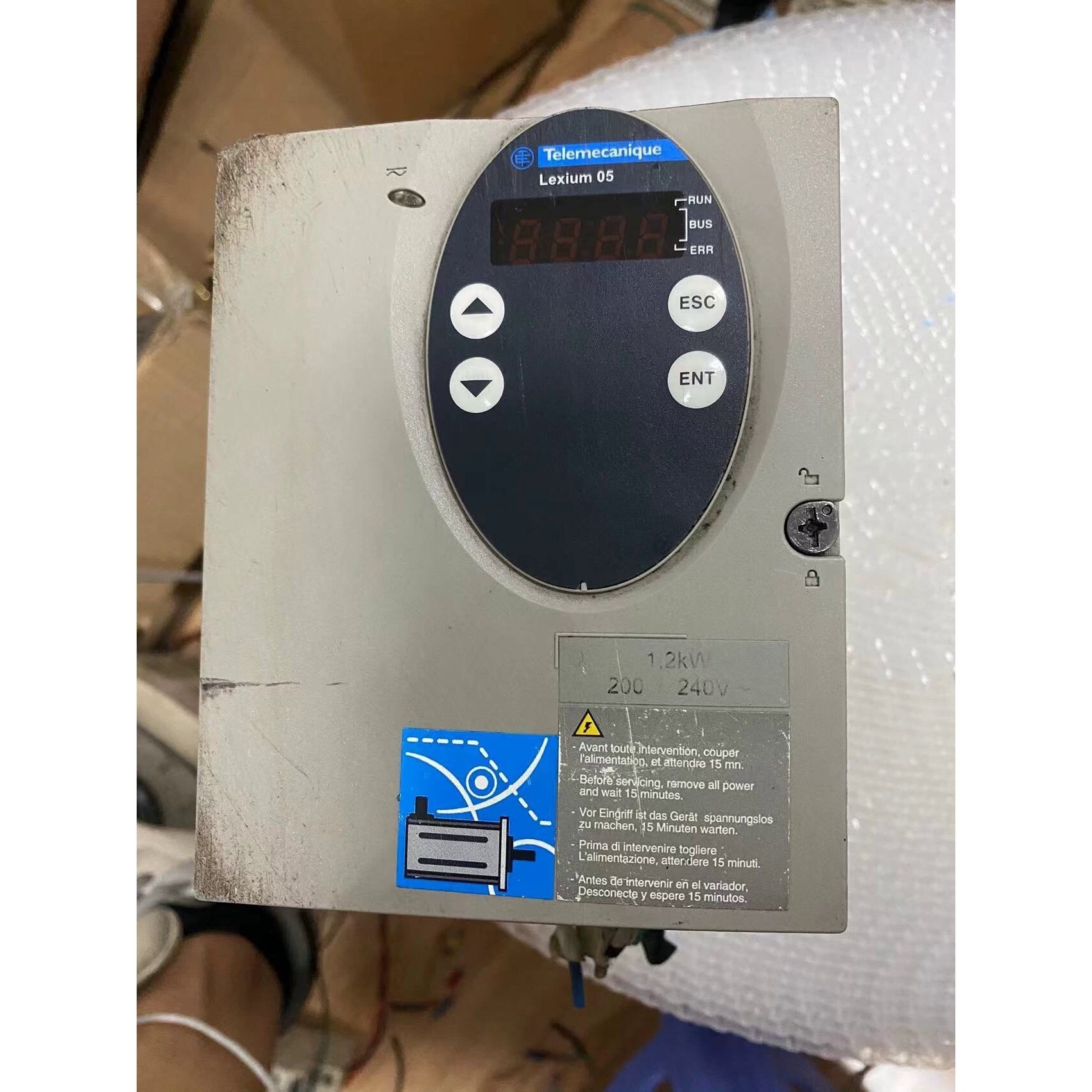 LXM05CD17M2  施耐德驱动器 1.2KW原装请询价