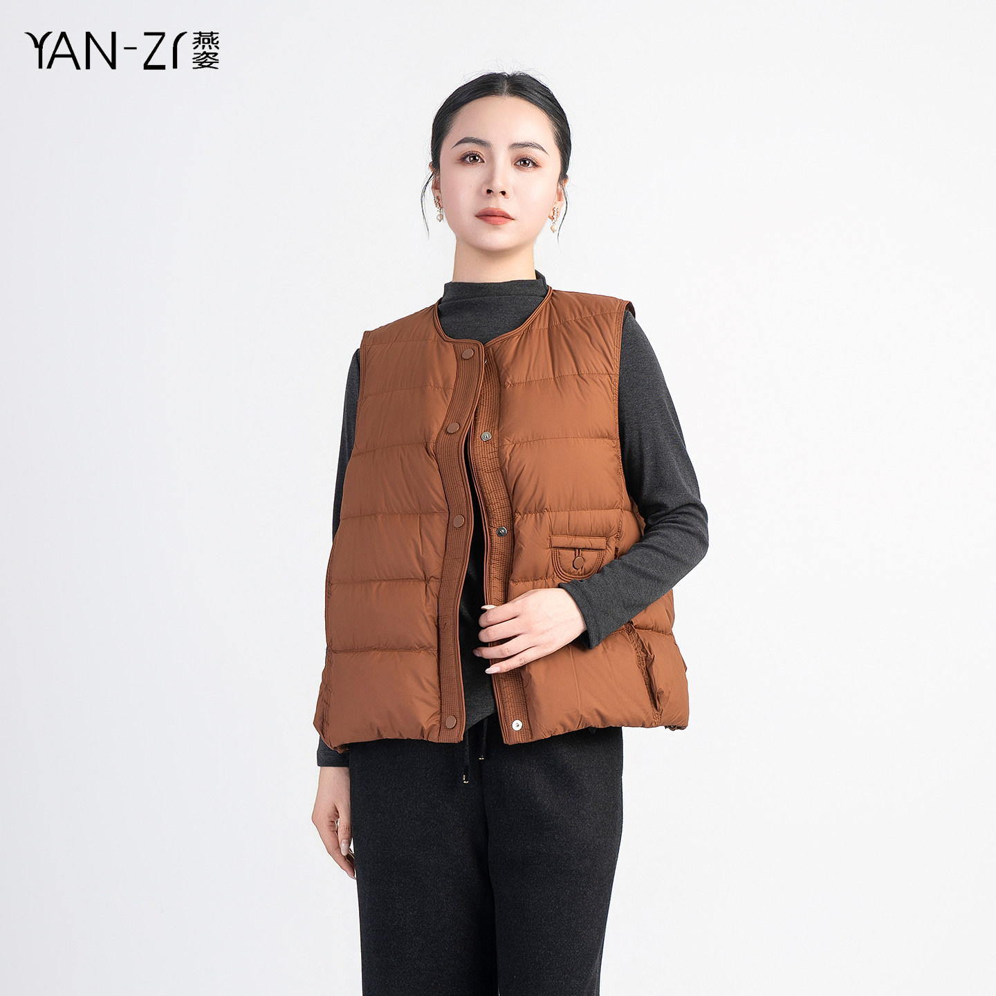 燕姿服饰冬季保暖泡芙羽绒背心女