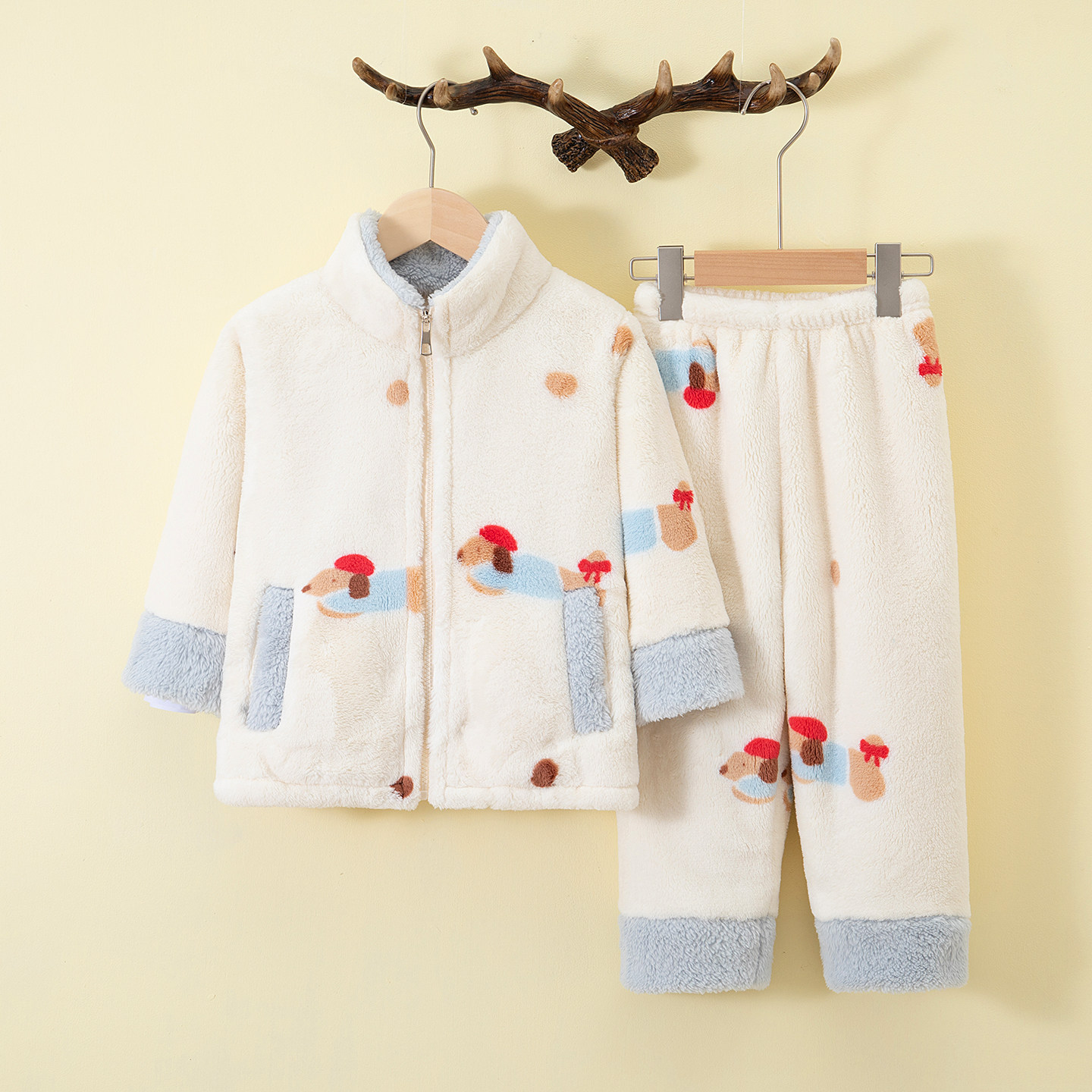 冬季儿童加厚法兰绒男童女童珊瑚加绒睡衣女孩新年家居服套装外穿