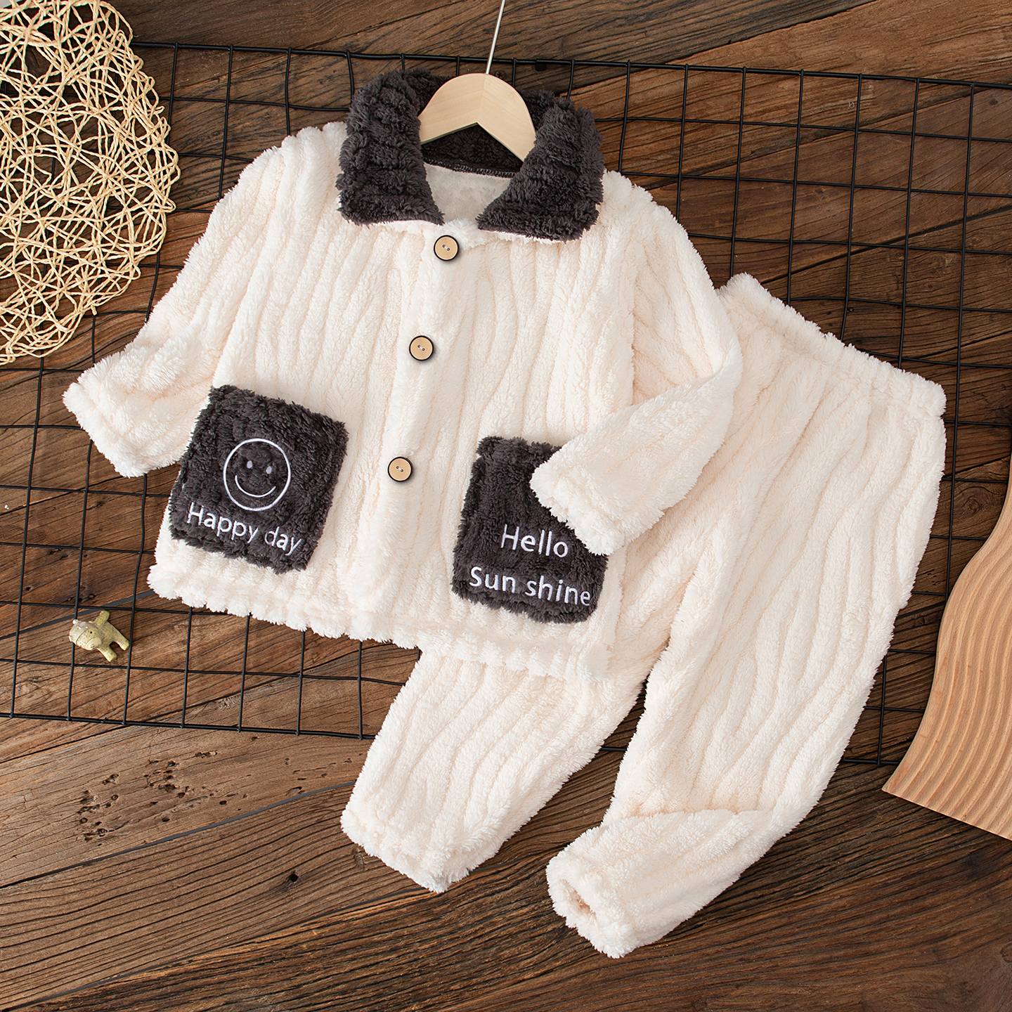 冬季儿童加厚珊瑚绒外穿家居服