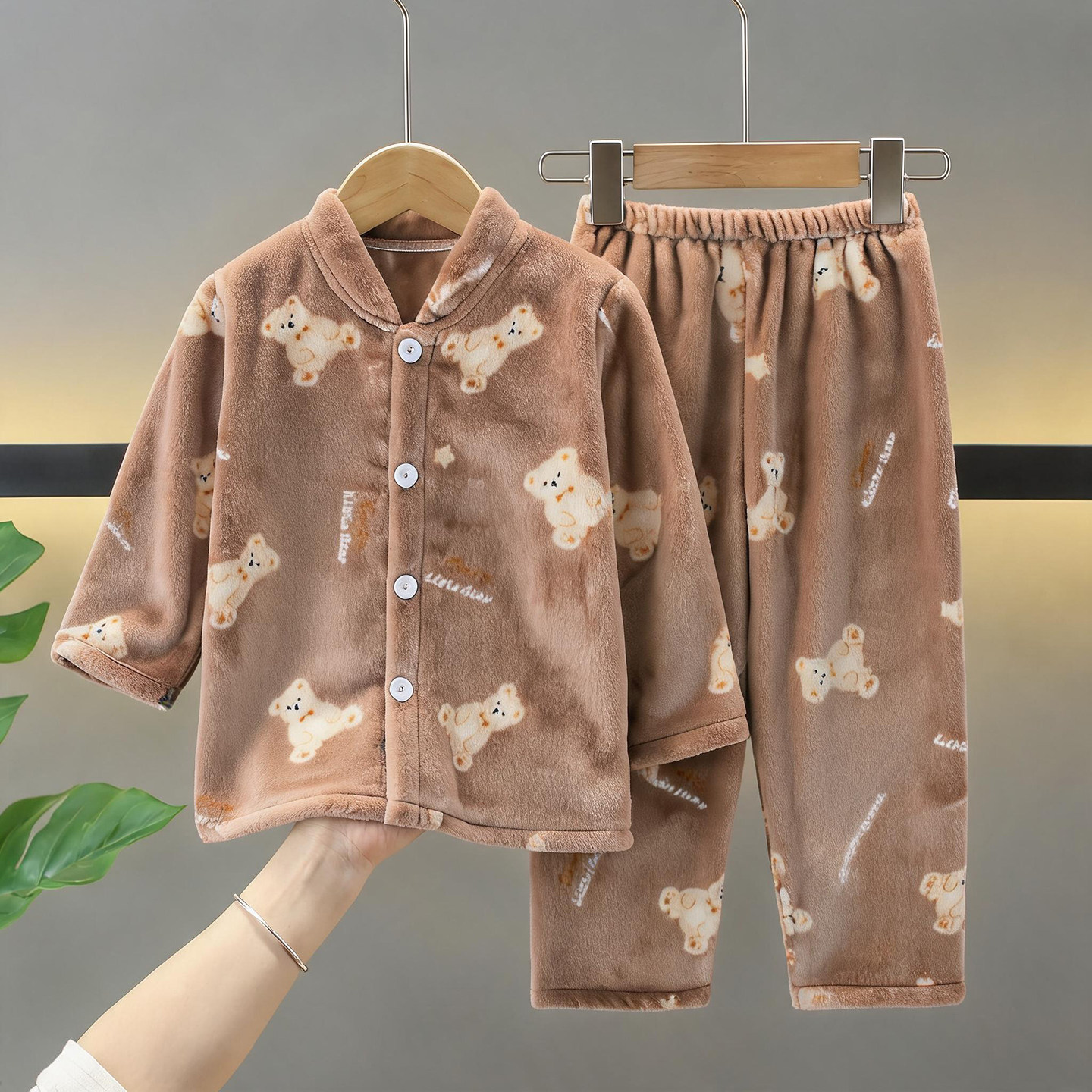 秋冬卡通小熊法兰绒家居服套装男童女童儿童开衫保暖加厚睡衣长袖