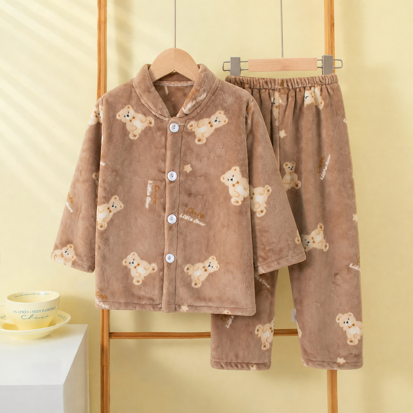 长袖春秋卡通小熊法兰绒家居服套装男女宝宝保暖睡衣可外穿分体式
