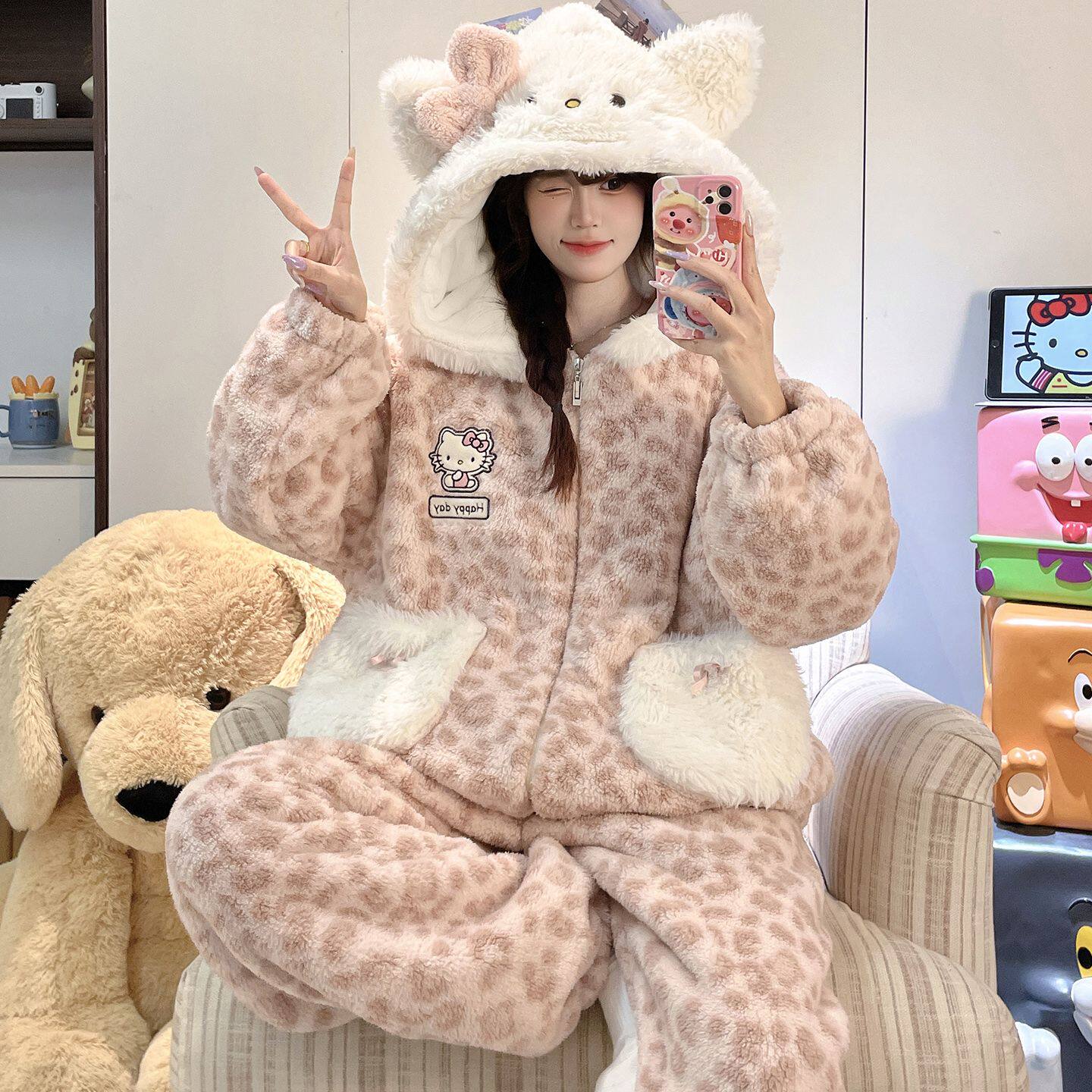 2026年冬季加厚长毛绒睡衣女可爱豹纹KT猫拉链连帽保暖家居服套装