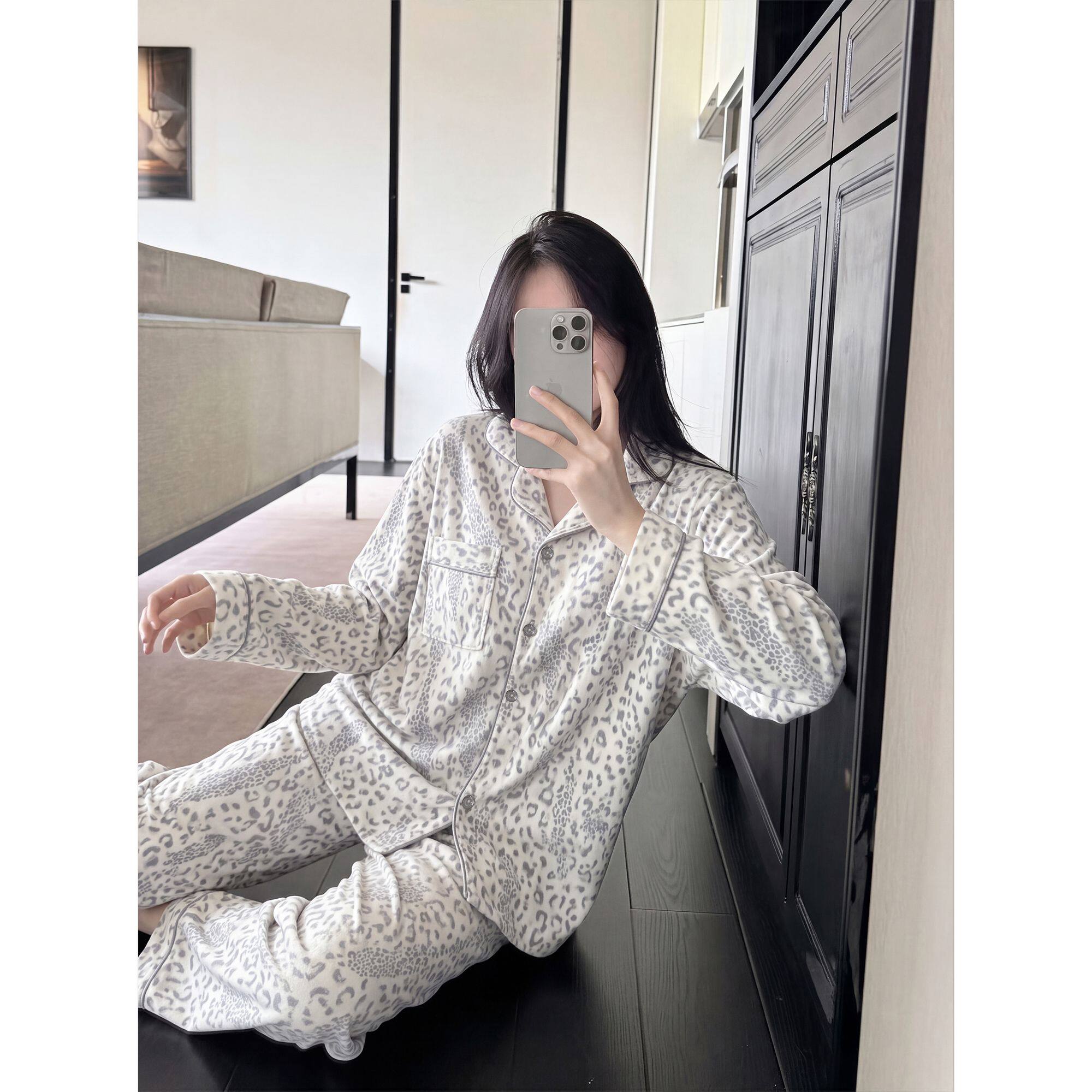 2026年秋冬季长袖睡衣女羊绒开衫翻领豹纹可外穿家居服绒套装