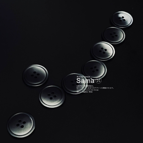 SAMA 破晓 鼓圆细边暗黑简约黑白过渡外套贝壳扣