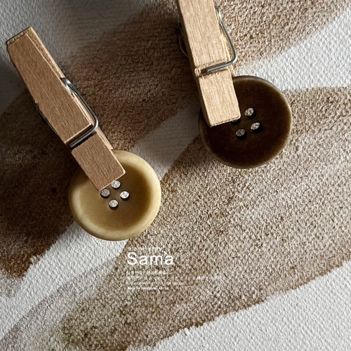 SAMA 面包和勇气 做旧复古橡胶绒面触感四眼毛衫外套四眼纽扣