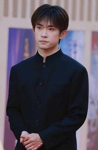 又潮又正式谁穿谁帅中山装