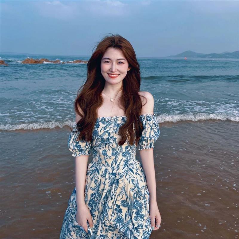 夏季海边度假一字肩碎花抹胸连衣裙小个子吊带裙穿搭三亚风沙滩裙