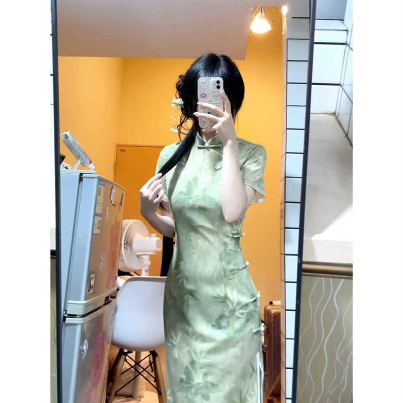 新中式国风素雅旗袍改良年轻款少女高级感复古绿色印花盘扣连衣裙