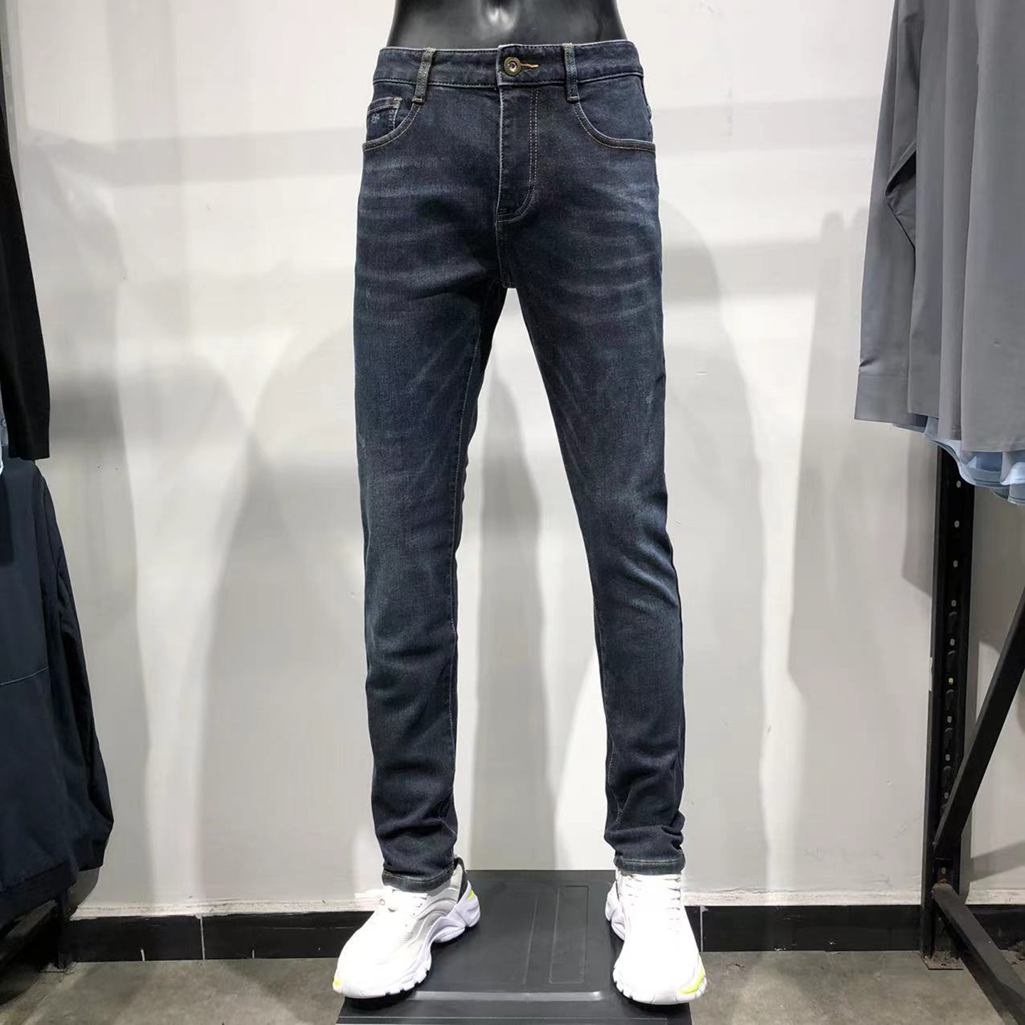 正品大牌！秋冬吸光发热牛仔裤男