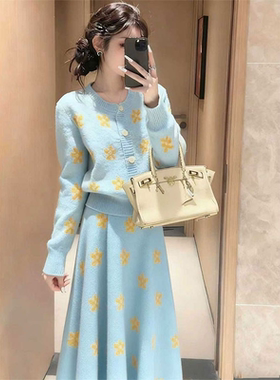 秋冬温柔富家千金感巨好看的慵懒松弛感小香风蓝色针织连衣裙套装