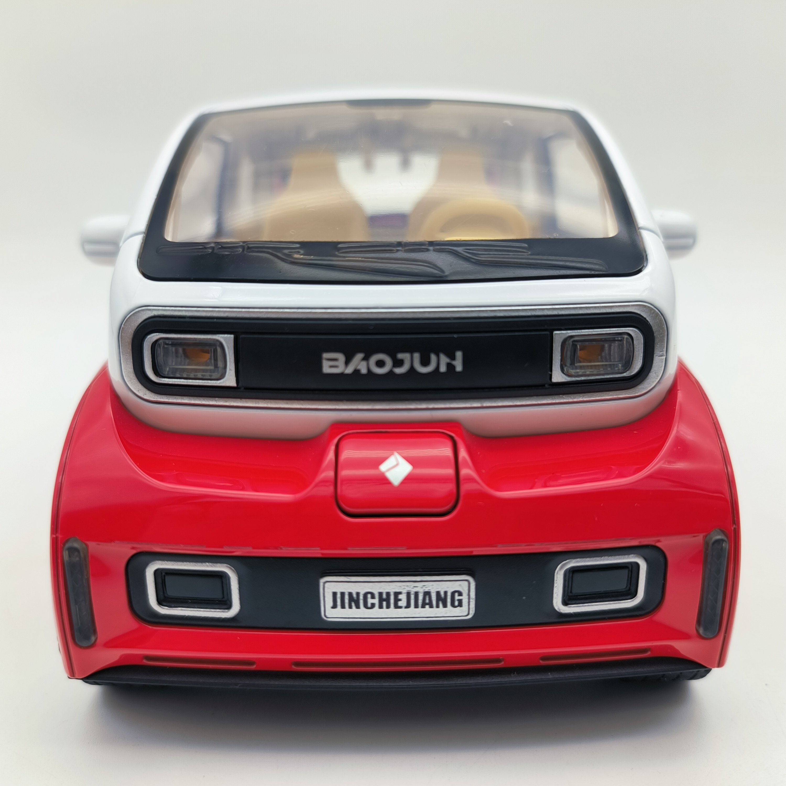 1:18 五菱奇遇宝骏kiwi ev合金车模 转向灯开门声光回力避震喇叭