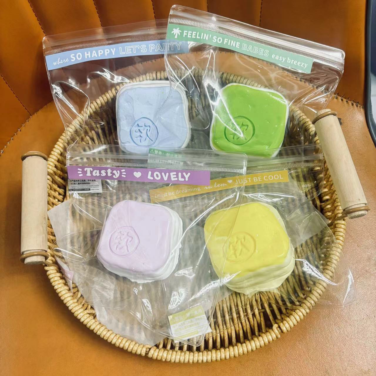 硅胶捏捏软抹茶面包慢回弹超软泥感高颜值女孩解压发泄超软捏捏乐
