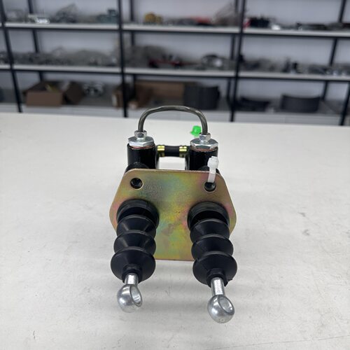 81869963,81833911 ,F0NN2140AD 适用纽荷兰拖拉机刹车总泵